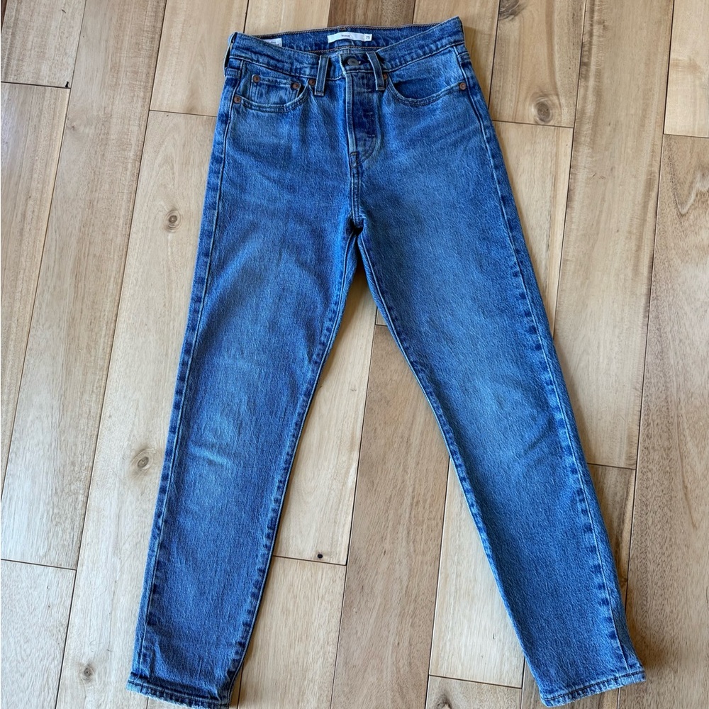 Levi's® Premium
WEDGIE STRAIGHT FIT WOMEN'S JEANS
Size: 25